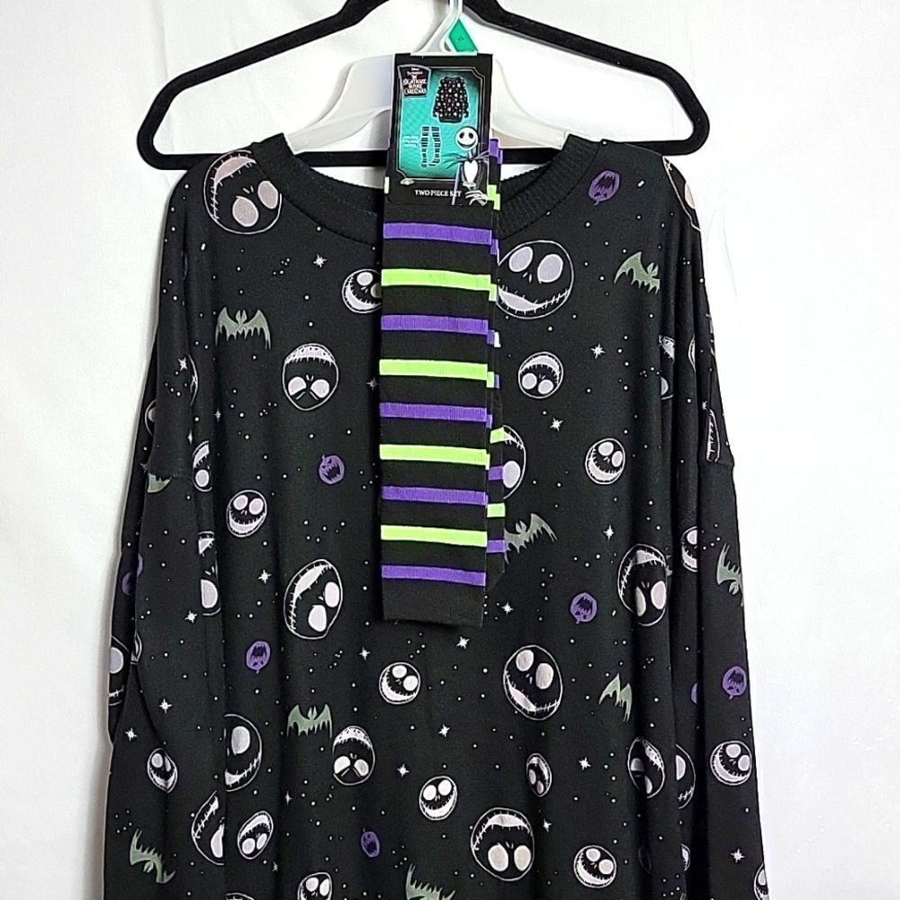 NEW.. DISNEY.. NIGHTMARE BEFORE CHRISTMAS..  Sweater & Sock set..